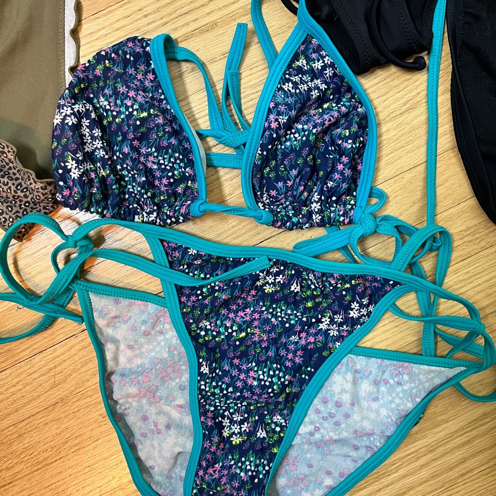 Bikini Bundle!! Size small and medium h&m haul! Four bikinis - Picture 4 of 9